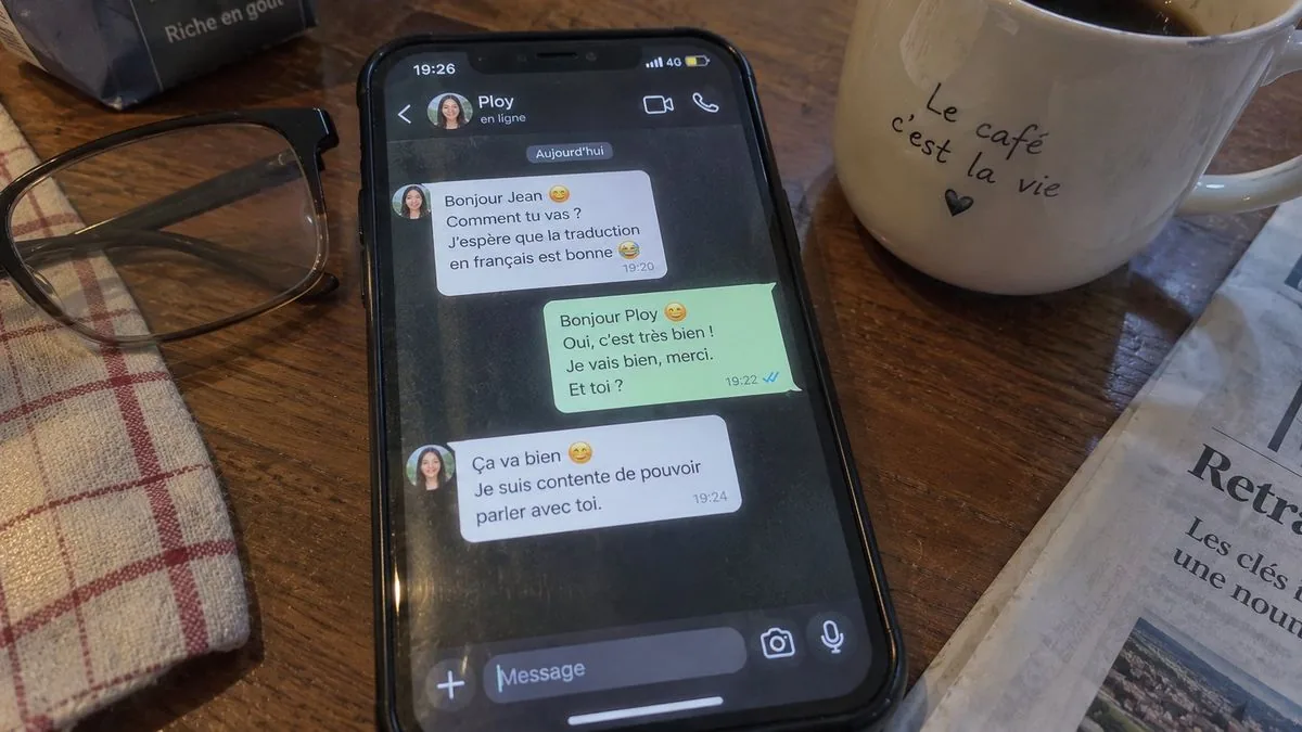 Premiers messages entre Jean et Ploy, sa compagne thaïlandaise, sur son téléphone